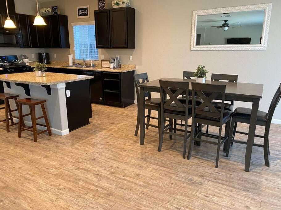 Сasa de vacaciones Peaceful Four Bedroom Near Yosemite Natl Park