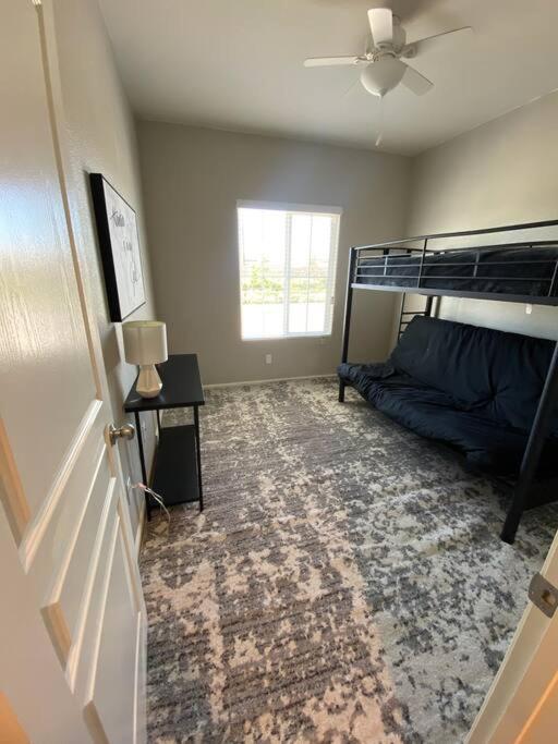 Peaceful Four Bedroom Near Yosemite Natl Park Сasa de vacaciones Fresno