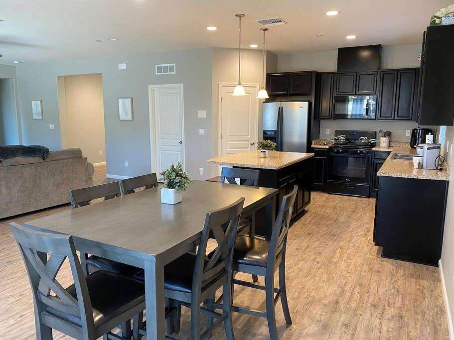 Peaceful Four Bedroom Near Yosemite Natl Park Fresno