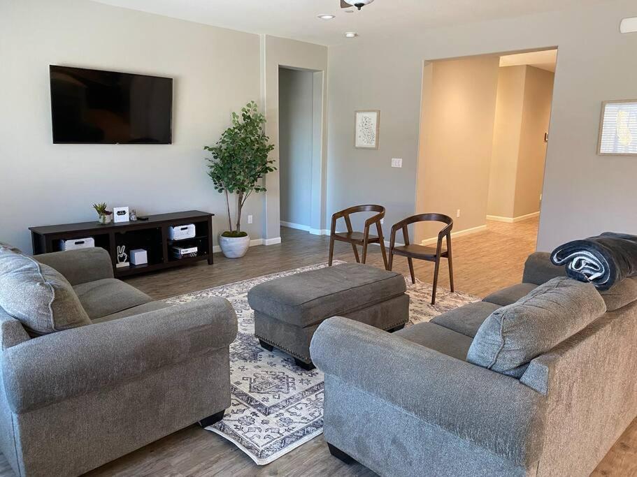 Peaceful Four Bedroom Near Yosemite Natl Park Сasa de vacaciones Fresno